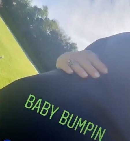 Ashlee Simpson showing Baby Bumping on her Instagram Story